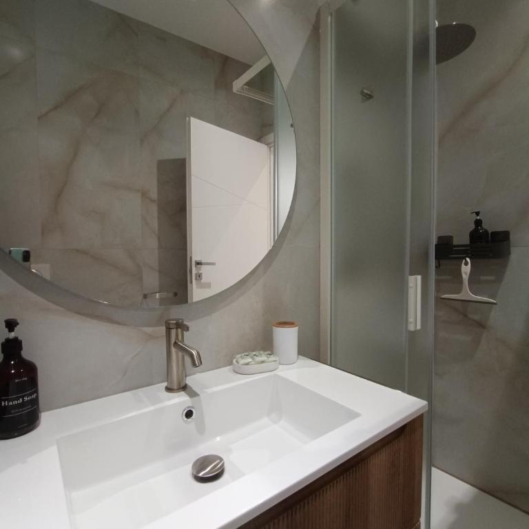 Sogno tra le Torri - Appartamento con 2 Camere da Letto - 47