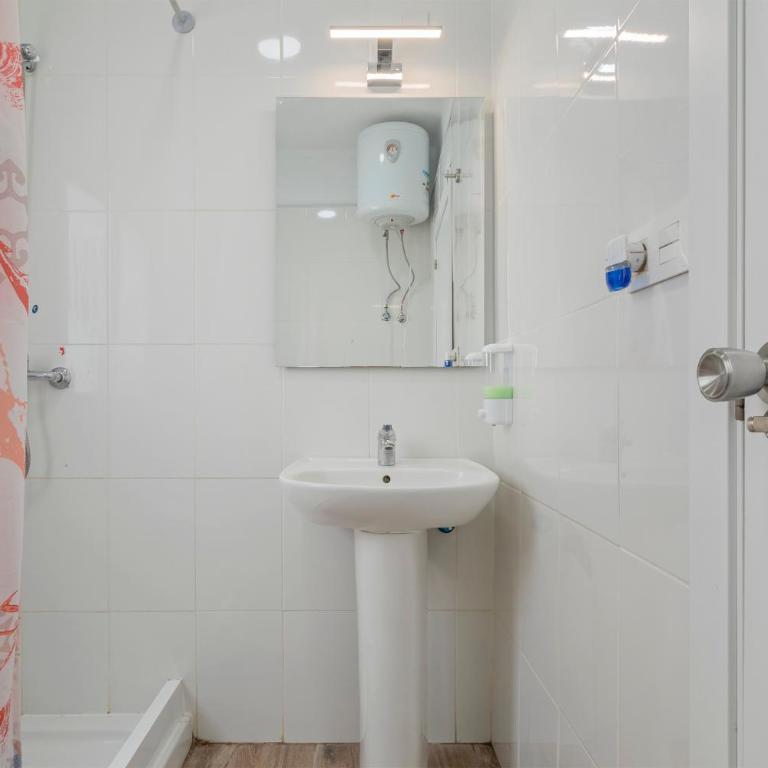 TENERIFE URBAN ROOMS - Habitación Doble con baño compartido - 18