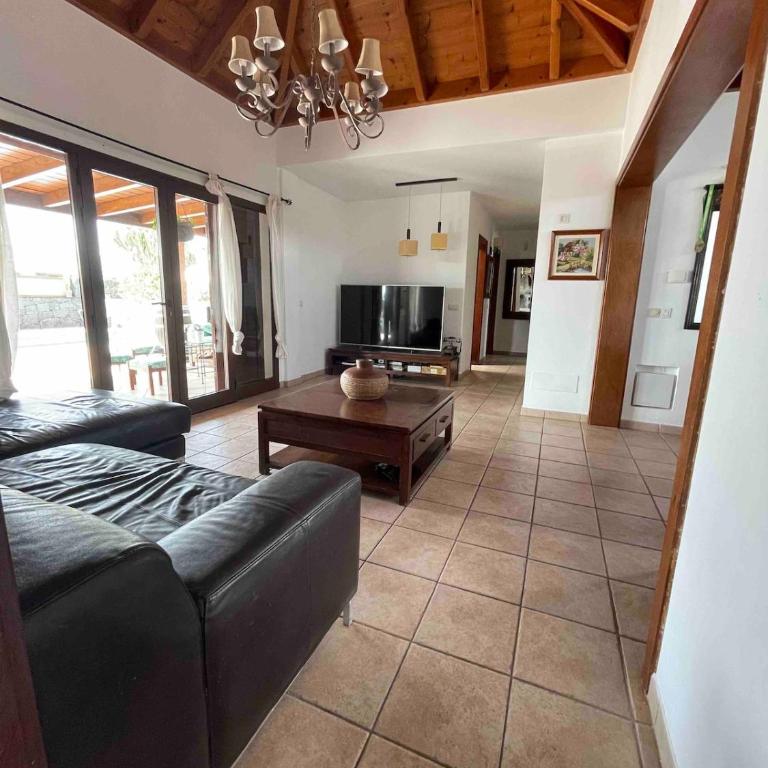 Villa muy tranquila con piscina privada - Three-Bedroom Villa - 11