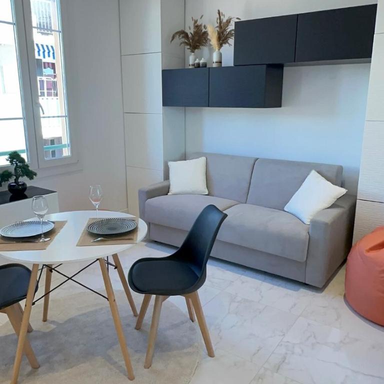Nouveau ! au centre de Juan, Studio climatisé rénové tout confort à 2 minutes des plages - Studio - 3