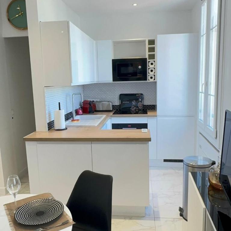 Nouveau ! au centre de Juan, Studio climatisé rénové tout confort à 2 minutes des plages - Studio - 5