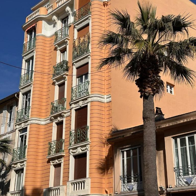 Nouveau ! au centre de Juan, Studio climatisé rénové tout confort à 2 minutes des plages - Studio - 2