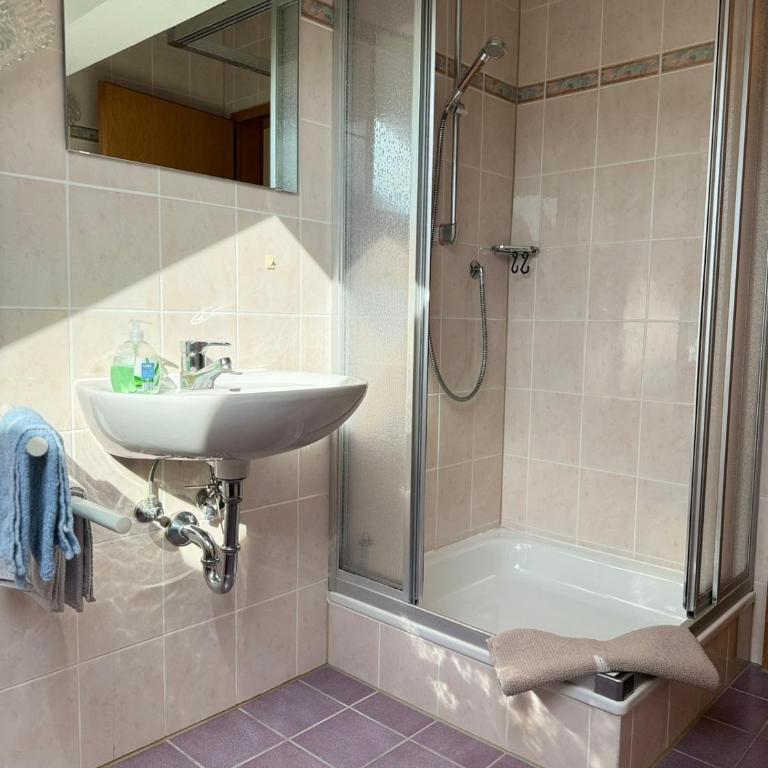 Gästehaus Kling - Familien-Apartment mit 1 Schlafzimmer - 8