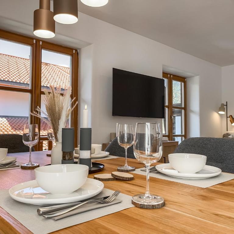 ALPINESTAY #1 - Apartment für 6 - Bergblick, Balkon, Kamin, Kino, Yoga, Parkplatz - Apartment mit 2 Schlafzimmern - 2