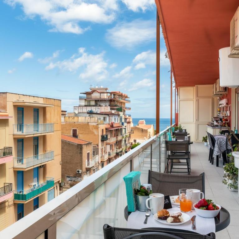 Ciccio Rooms and breakfast - Self check-in - Camera Matrimoniale Deluxe con Balcone e Vista Mare - 7