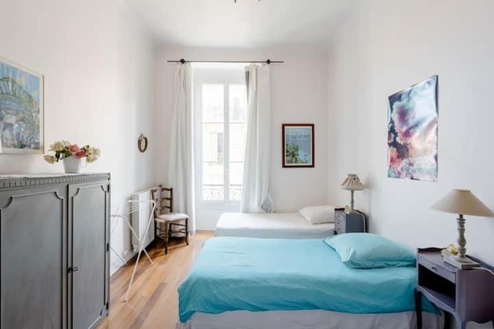 Guest bedroom in private home, quiet, elegant, 10 mins to beach, 1 triple and 1 double bedrooms - Chambre Triple avec Salle de Bains Commune - 12