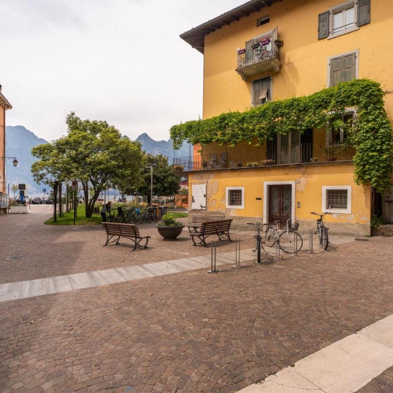 GARDA LIVING APARTMENTS Torbole - Appartamento con 2 Camere da Letto e Balcone - 16