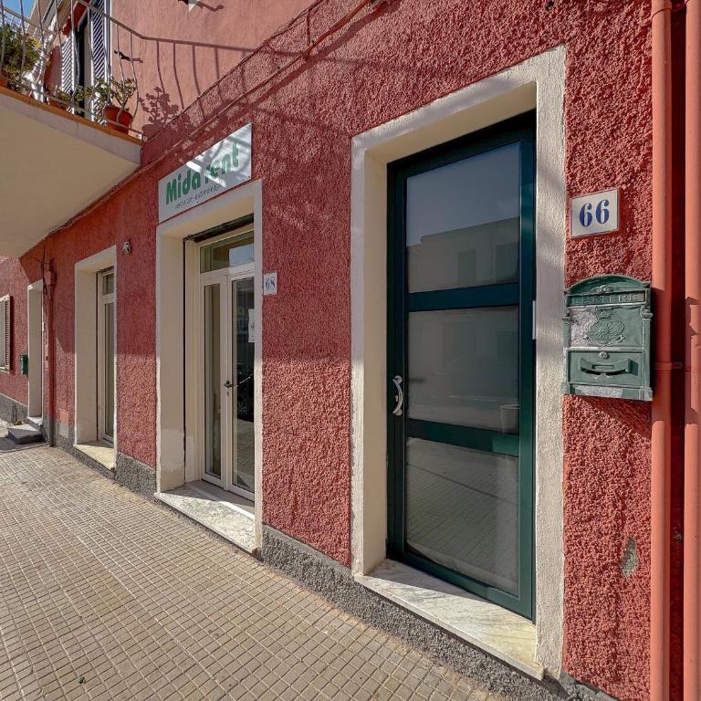 Stintino Center - Wi-Fi & Private Parking by Host Hero - Appartamento - 2
