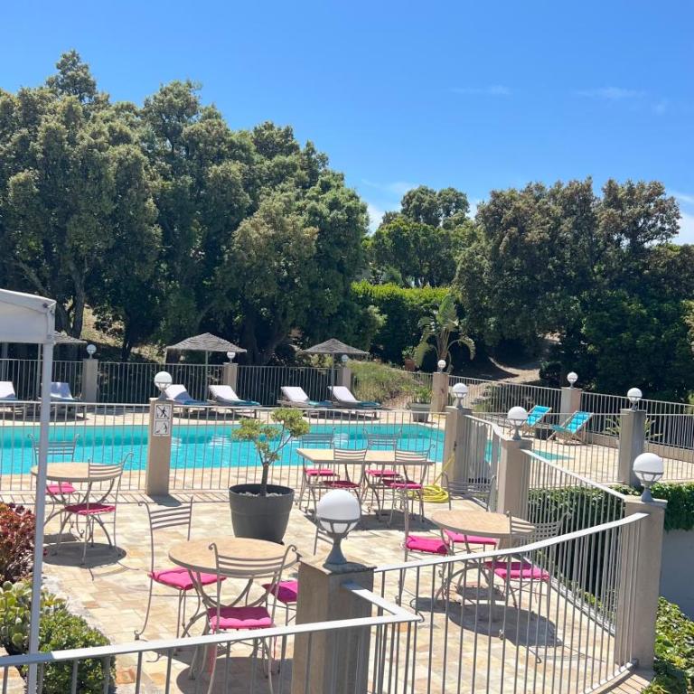 La Villa Nais PADEL&PISCINE -Suites & Appartements - Chambre Double Supérieure avec Balcon - 10