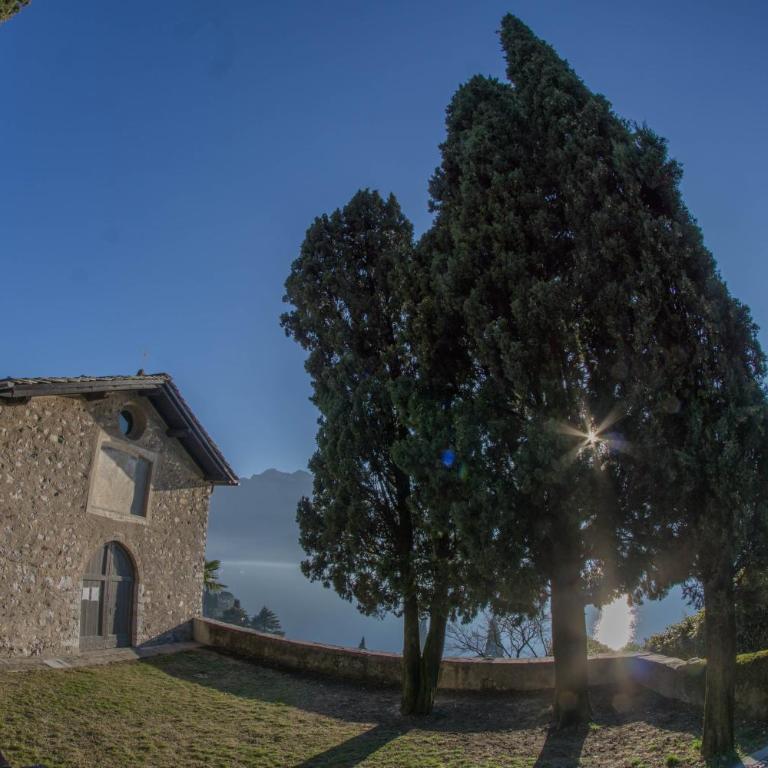Family Haven a roomy and cosy suite just 200 mt from Lake Como with free parking garage! - Appartamento con 2 Camere da Letto - 40