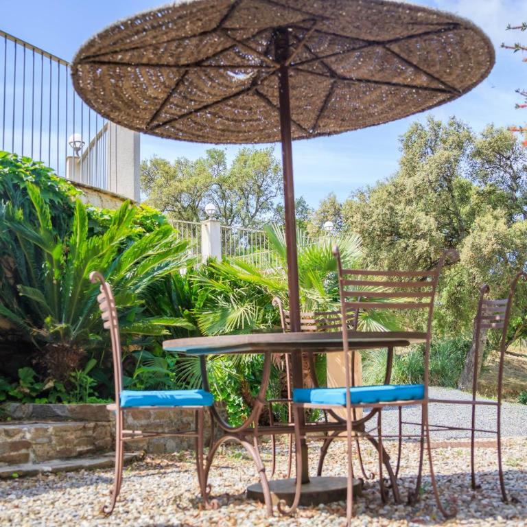 La Villa Nais PADEL&PISCINE -Suites & Appartements - Chambre Triple Supérieure avec Terrasse - 2