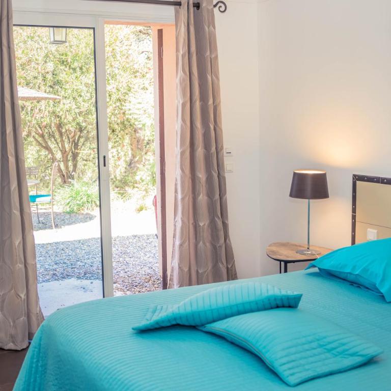 La Villa Nais PADEL&PISCINE -Suites & Appartements - Chambre Triple Supérieure avec Terrasse - 3