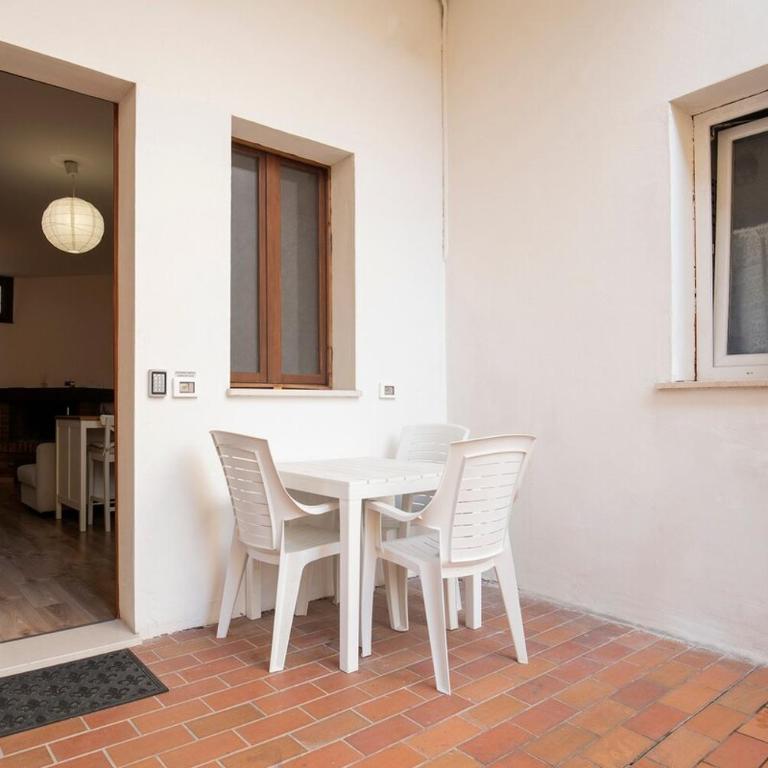 Monolocale - Piano terra - Ingresso indipendente - Appartamento con 1 Camera da Letto - 26