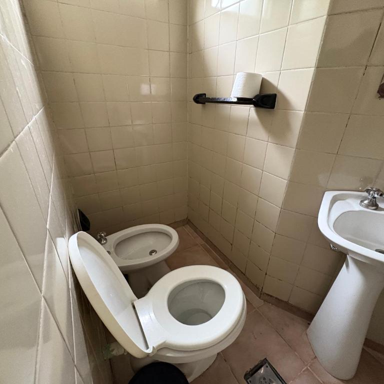 Jujuy Hostel - Habitación Cuádruple con baño privado - 5