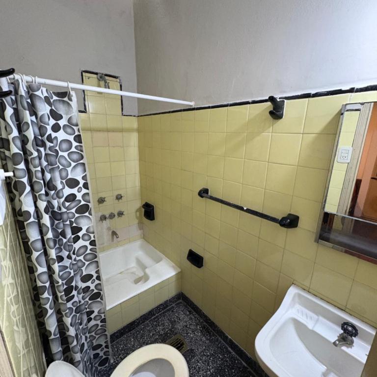 Jujuy Hostel - Habitación Triple con baño privado - 3