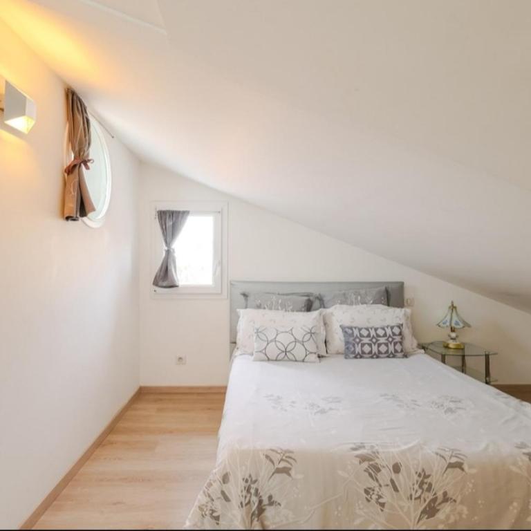 Appartements Au Cros De Cagnes - Appartement Mansardé sans Balcon - 15
