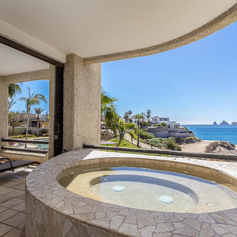 Stunning 2 BR with Ocean Views & Jacuzzi by the Beach - Apartamento - 16