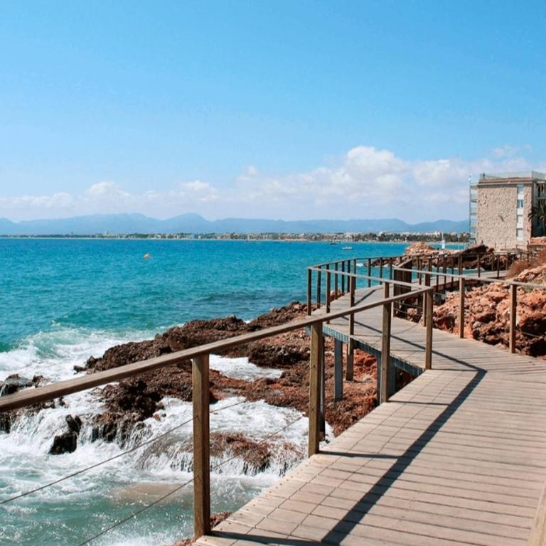 Reina Apartment 150m to Beach with Pool and Balcony near to PortAventura - Apartamento de 2 dormitorios - 2
