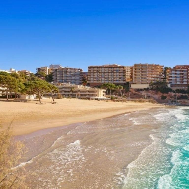 Reina Apartment 150m to Beach with Pool and Balcony near to PortAventura - Apartamento de 2 dormitorios - 3