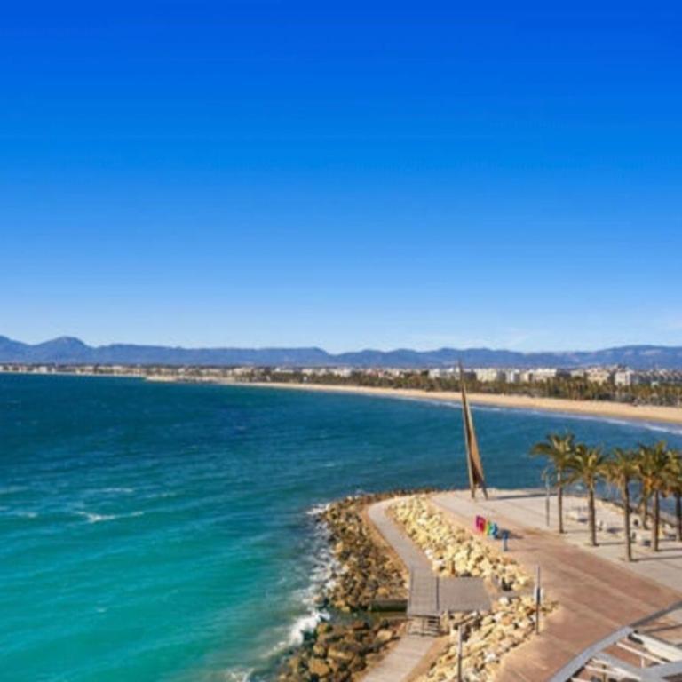 Reina Apartment 150m to Beach with Pool and Balcony near to PortAventura - Apartamento de 2 dormitorios - 14
