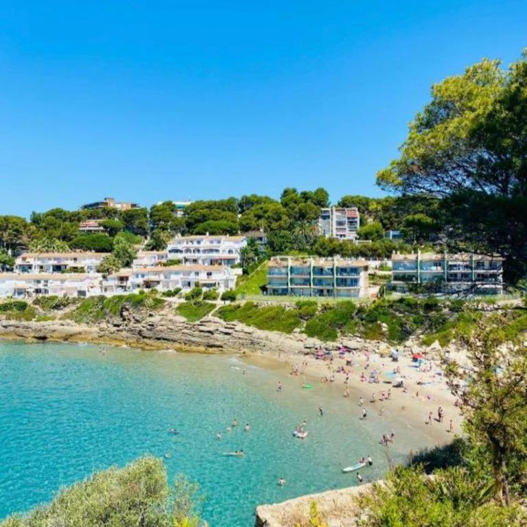 Reina Apartment 150m to Beach with Pool and Balcony near to PortAventura - Apartamento de 2 dormitorios - 9