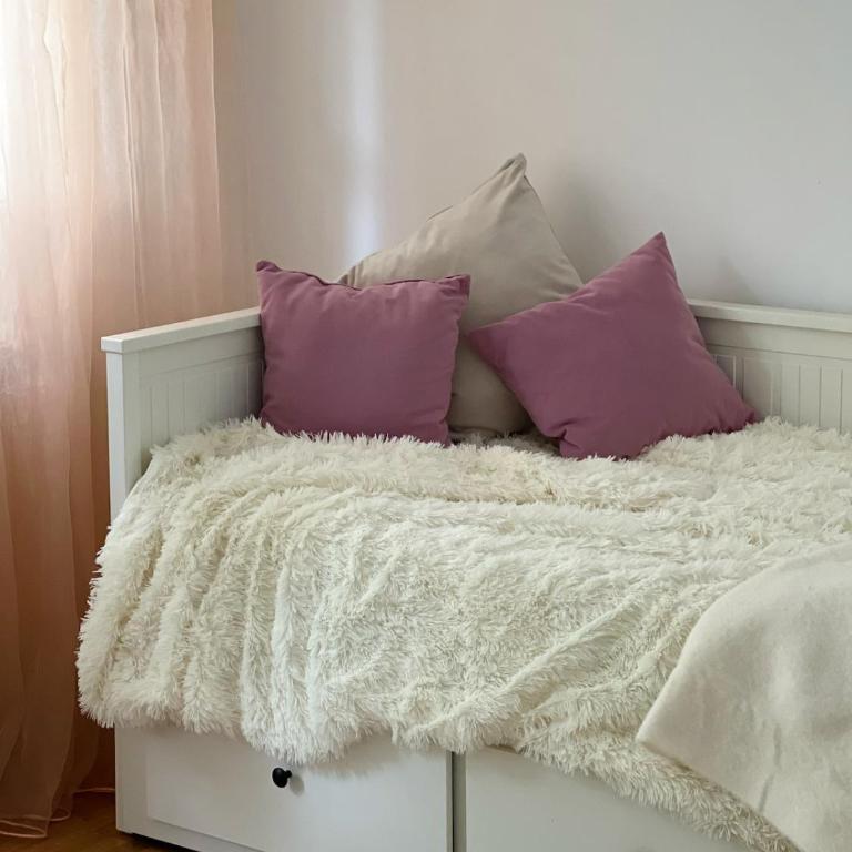 Cozy Work-Friendly flat with Backyard near forest - One-Bedroom Apartment - 1