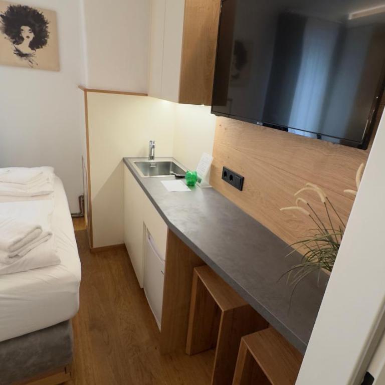 Guesthouse Mozart - Apartment House - Doppelzimmer mit eigenem Bad - 3