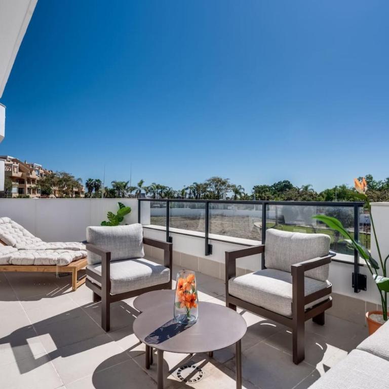 Ultimate Rentals - Stylish Apartment with Great Views in Aranya - Apartamento - 3