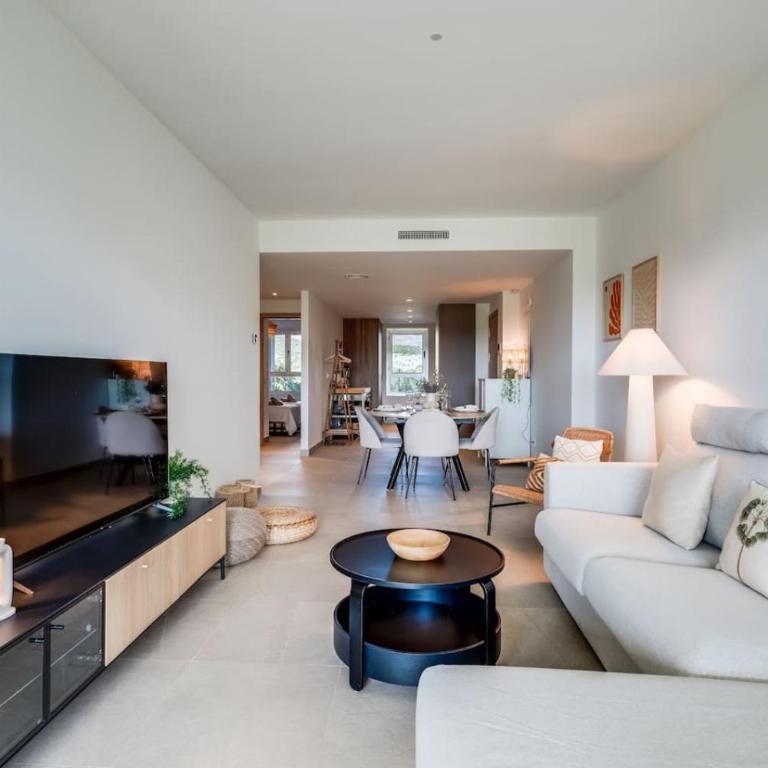 2BR Sunny Golf Apt. Tuin met Golfbaan Uitzicht - Apartamento - 5