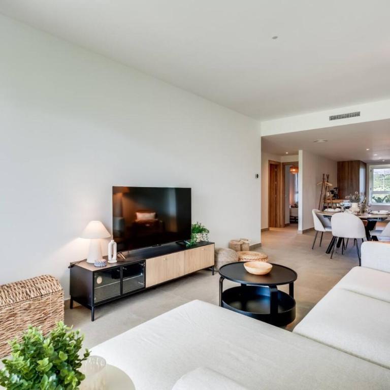 2BR Sunny Golf Apt. Tuin met Golfbaan Uitzicht - Apartamento - 7