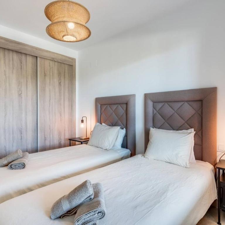 2BR Sunny Golf Apt. Tuin met Golfbaan Uitzicht - Apartamento - 13