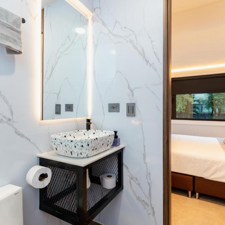 Ll 203 4BR 4Bath Apartment close to lleras park - Poblado - Medellín - Apartment - 38