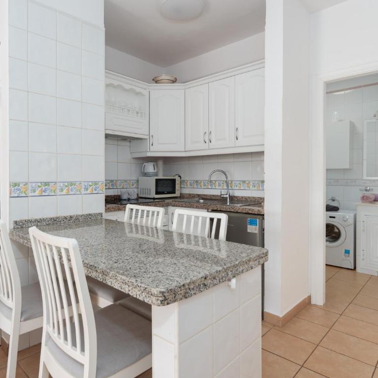 Park Beach & Pool - One-Bedroom Apartment - 9