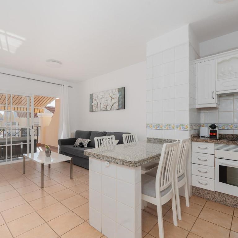 Park Beach & Pool - One-Bedroom Apartment - 10