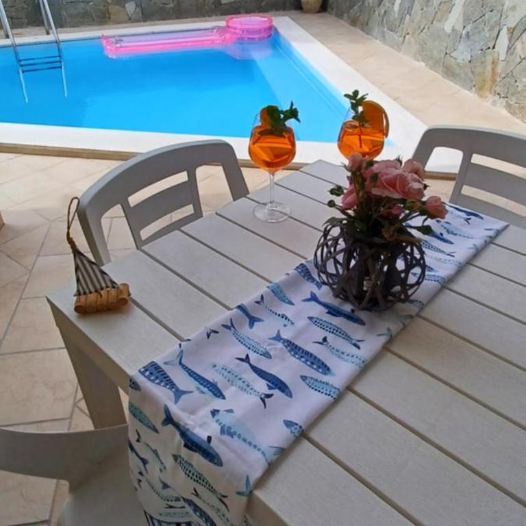 exclusive use swimming pool available from 1May to 30 October - Two-Bedroom House - 3