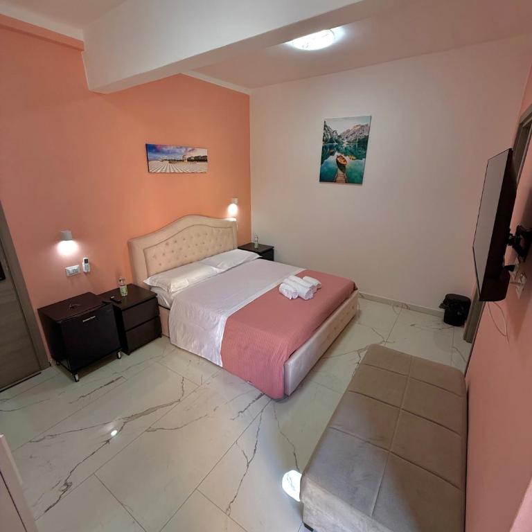 Luna Guest House - Camera Matrimoniale Deluxe con Balcone - 7