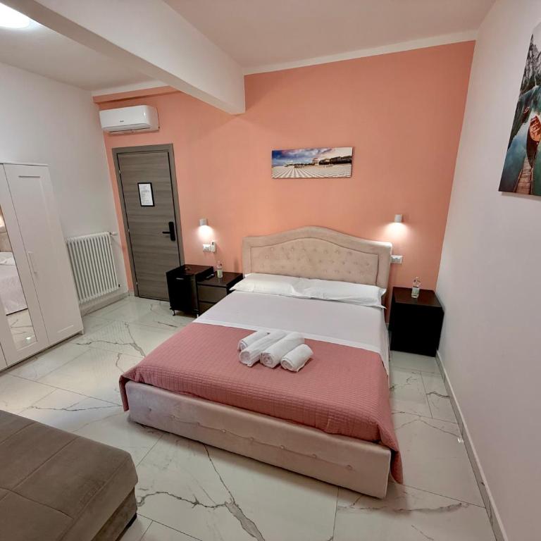 Luna Guest House - Camera Matrimoniale Deluxe con Balcone - 8