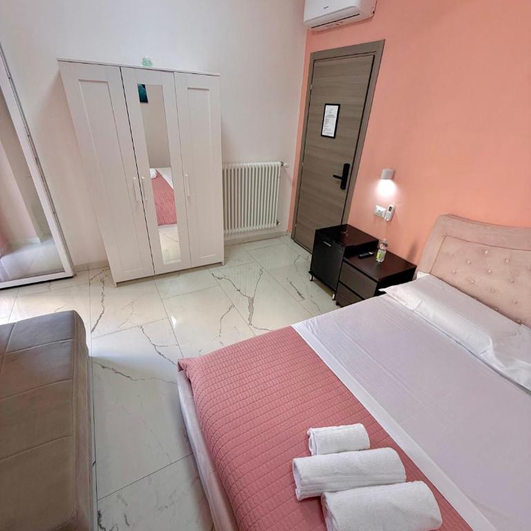 Luna Guest House - Camera Matrimoniale Deluxe con Balcone - 6