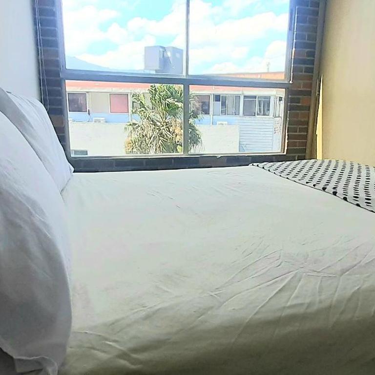 Cold AC-fast Wi-Fi-great location-Medellin fun - One-Bedroom Apartment - 14