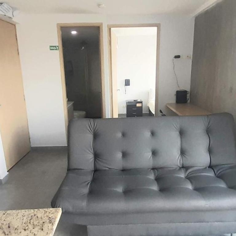 Cold AC-fast Wi-Fi-great location-Medellin fun - One-Bedroom Apartment - 18