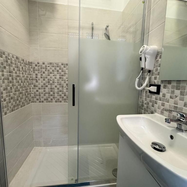 Casa Duca D'aosta - Camera Tripla con Bagno Privato - 8
