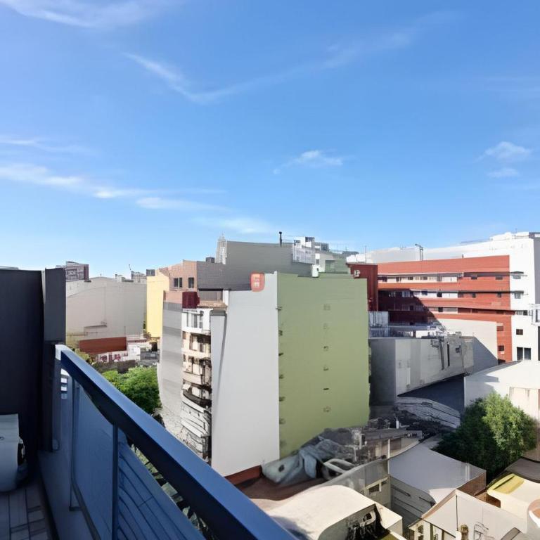 Luminoso en último piso. Con laundry, parrilla y pileta - Apartment with Balcony - 4