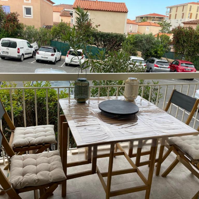 Appartement T2 le Saints Georges 48 m2 meublés équipés Clims 2 balcons ensoleillés parking gratuit et wifi - Appartement 1 Chambre - 12
