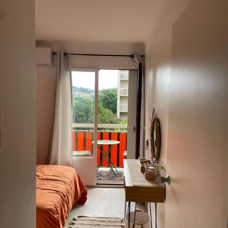 Appartement T2 le Saints Georges 48 m2 meublés équipés Clims 2 balcons ensoleillés parking gratuit et wifi - Appartement 1 Chambre - 9
