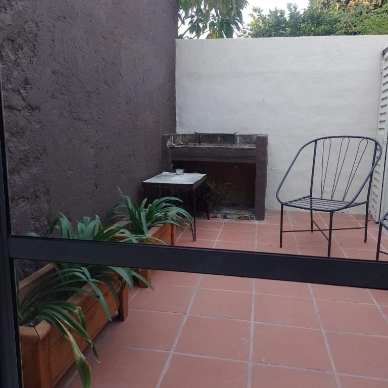 Casa entera a estrenar de 60 m2. con buen acceso. - Casa con 1 dormitorio - 18