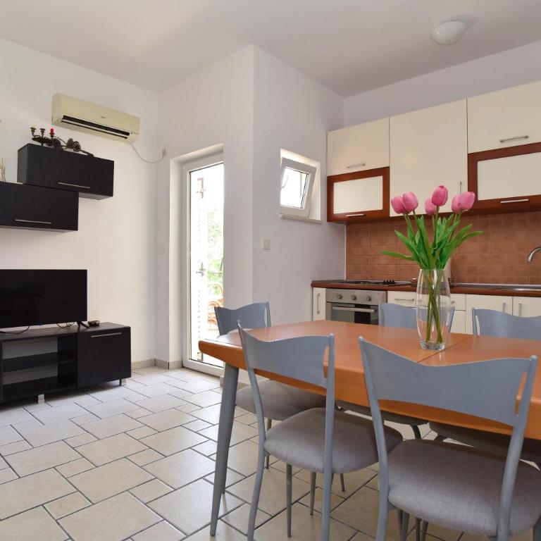 Blue Mare Apartment - Apartman s 1 Spavaćom Sobom i Vrtom - 1
