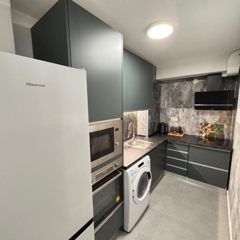 Nice apartment 150m from the beach with parking - Three-Bedroom Apartment - 14