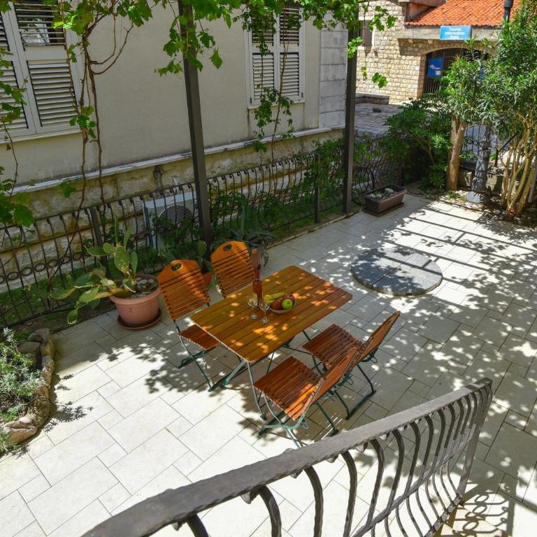 Blue Mare Apartment - Apartman s 1 Spavaćom Sobom i Vrtom - 15