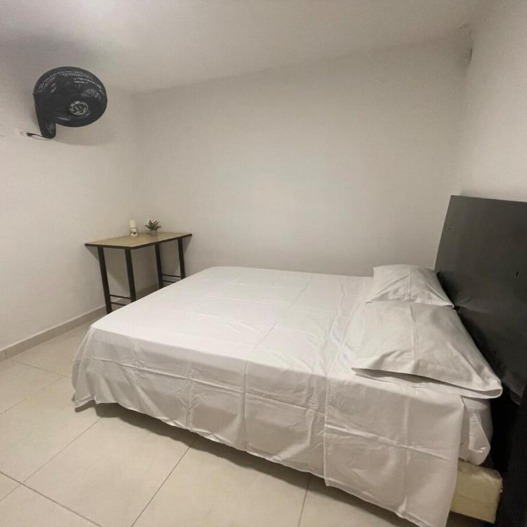 Lujoso Apto al Oriente con aire, piso 1 - Apartamento de 2 dormitorios - 2