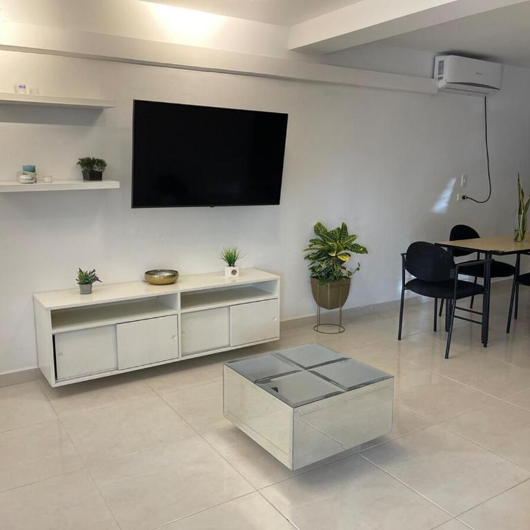 Lujoso Apto al Oriente con aire, piso 1 - Apartamento de 2 dormitorios - 4